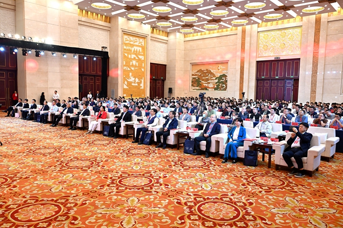 1697295076850007.jpg 观众.jpg