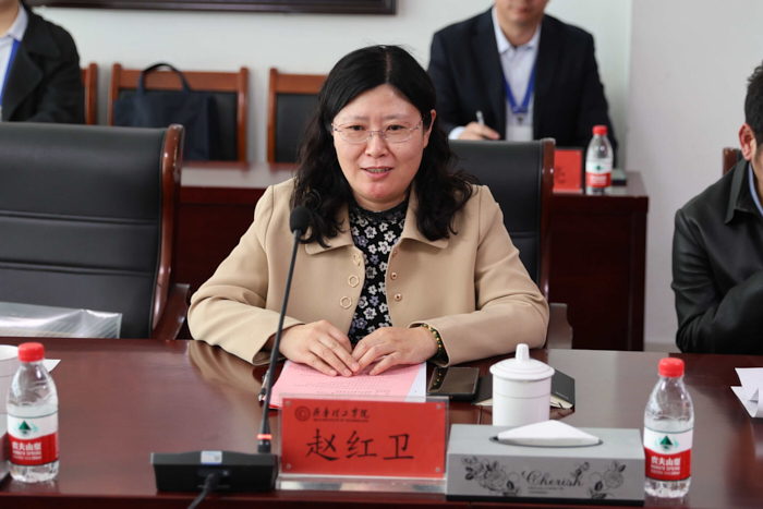 1712309469193003.jpg 研究会中华文化研究中心副主任,潍坊学院学报编辑部主编,教授赵红卫发言.jpg